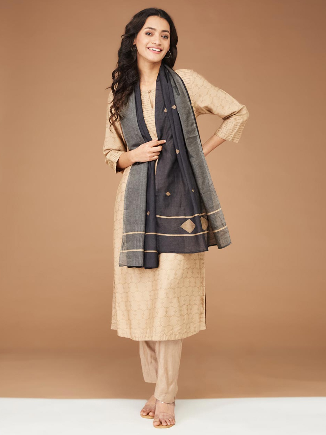 

Fabindia Geometric Printed Cotton & Silk Stole, Black