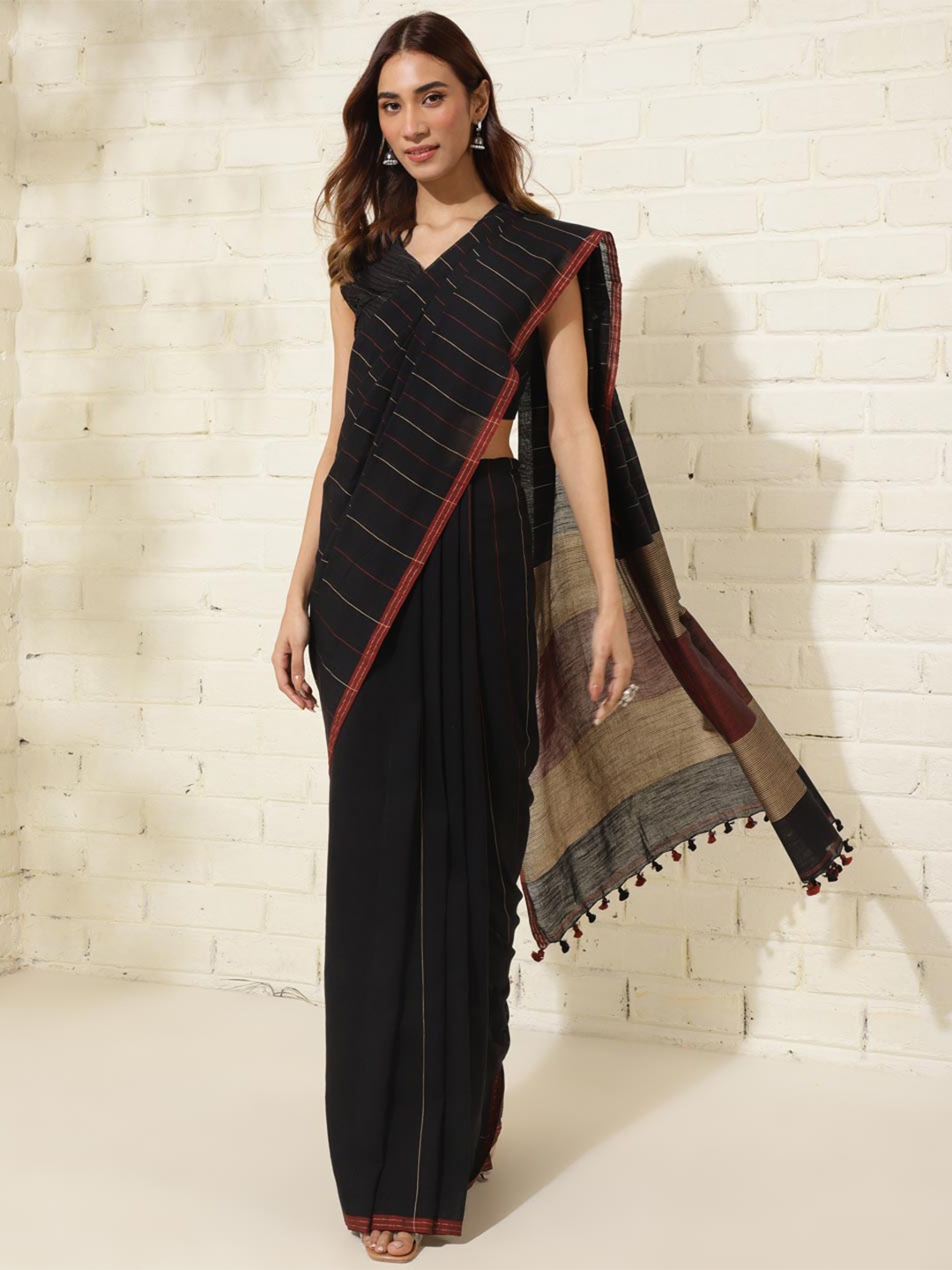 

Fabindia Woven Design Pure Cotton Saree, Black
