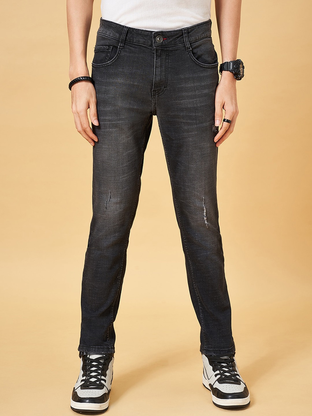 

SF JEANS by Pantaloons Men Slim Fit Low Distress Light Fade Whiskers Stretchable Jeans, Black