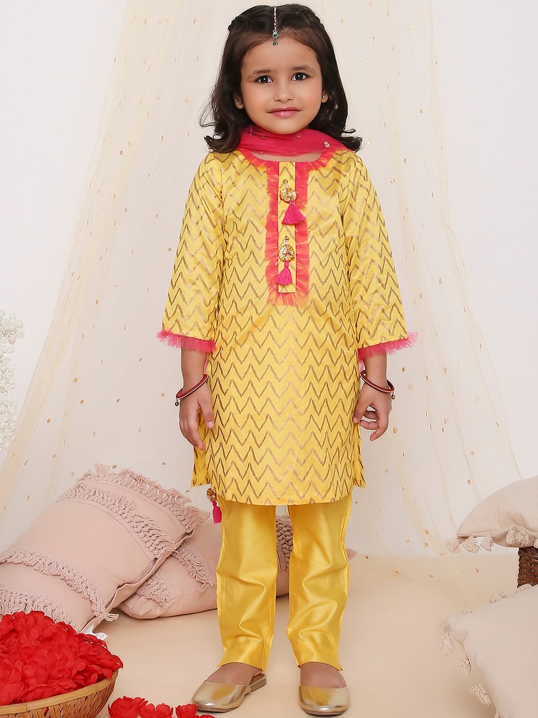 

KID1 Girls Chevron Printed Sequinned Pure Cotton Straight Kurta With Trousers & Dupatta, Yellow