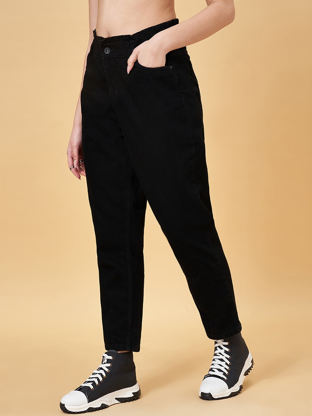 

YU by Pantaloons Women Mom Fit Mid-Rise Cotton Jeans, Black