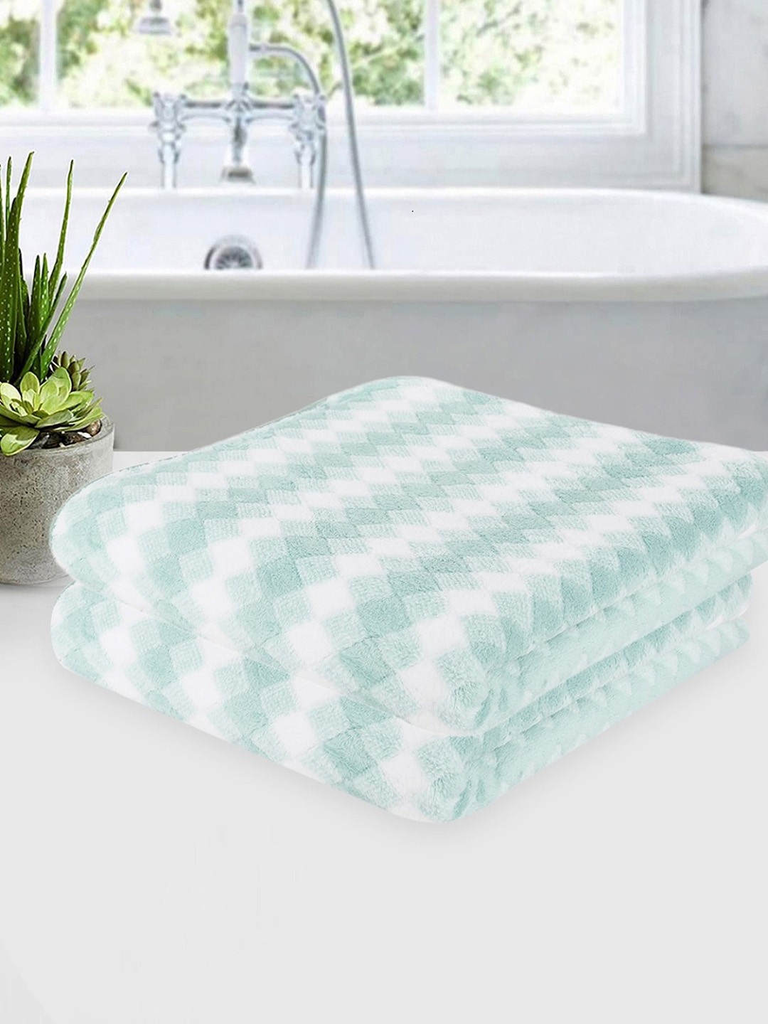 

Aura Sea Green & White 2 Pcs Printed Super Soft Microfiber 350 GSM Bath Towels