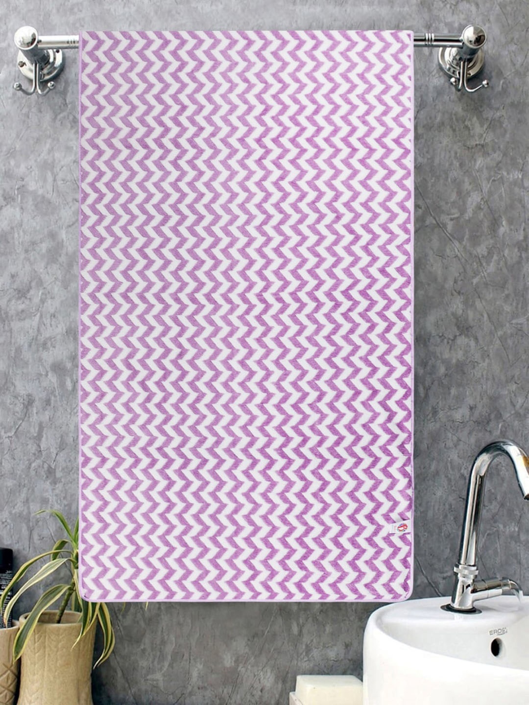 

Aura Lavender & White 2 Pieces Striped 350 GSM Super Soft Microfiber Bath Towels
