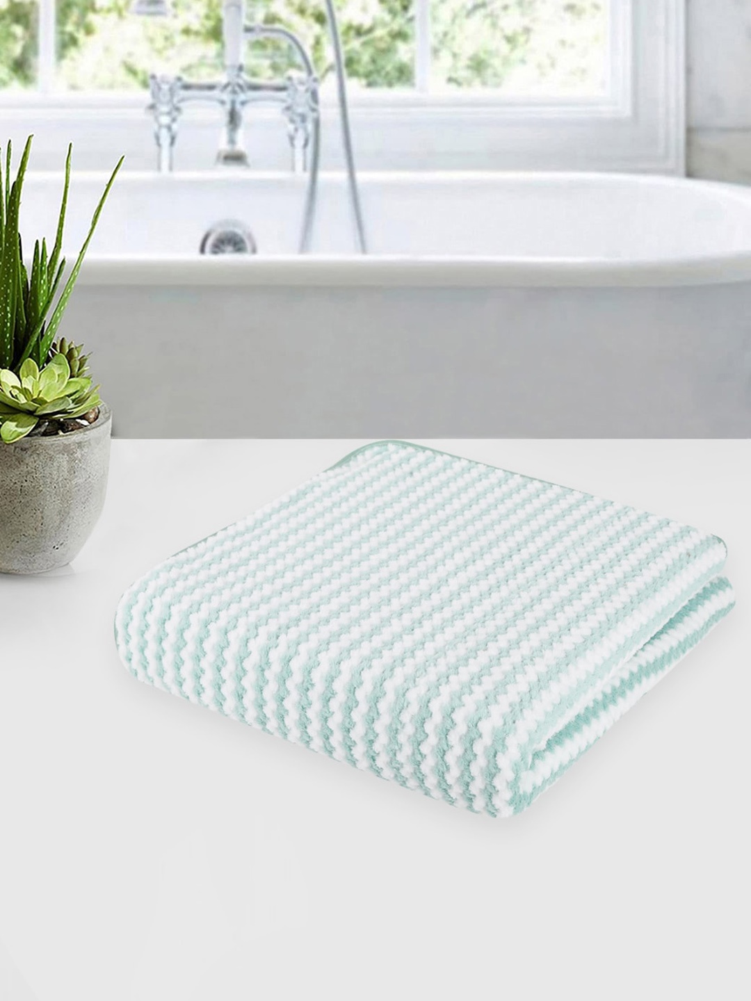 

Aura Green & White Printed Super Soft Microfiber 350 GSM Bath Towels, Sea green