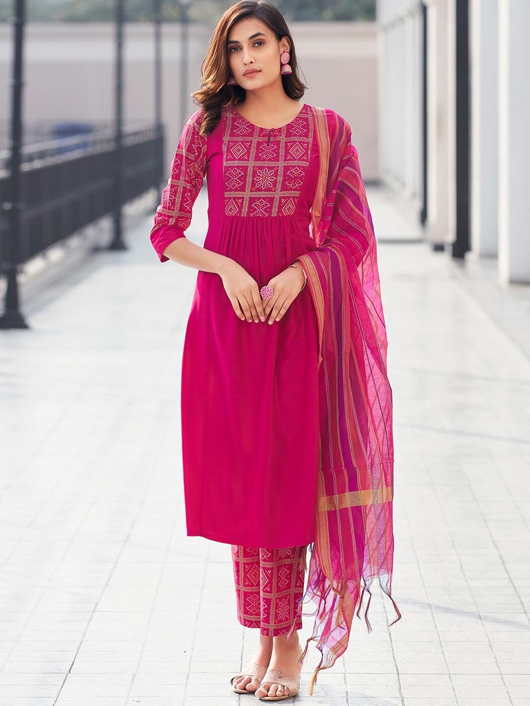 

SKYLEE Pink Bandhani Printed Keyhole Neck Straight Kurta & Palazzos With Dupatta
