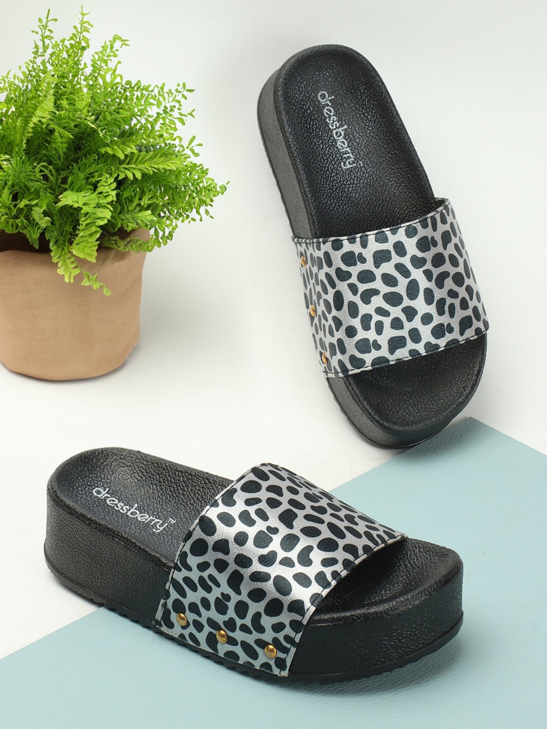

DressBerry Black Printed Flatform Heel