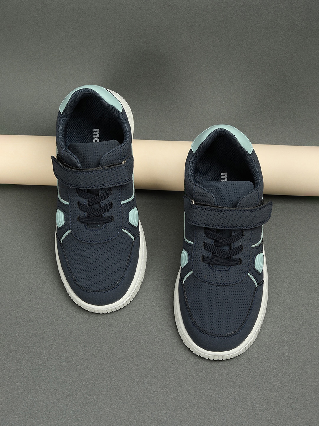 

max Boys Colourblocked Velcro Sneakers, Navy blue