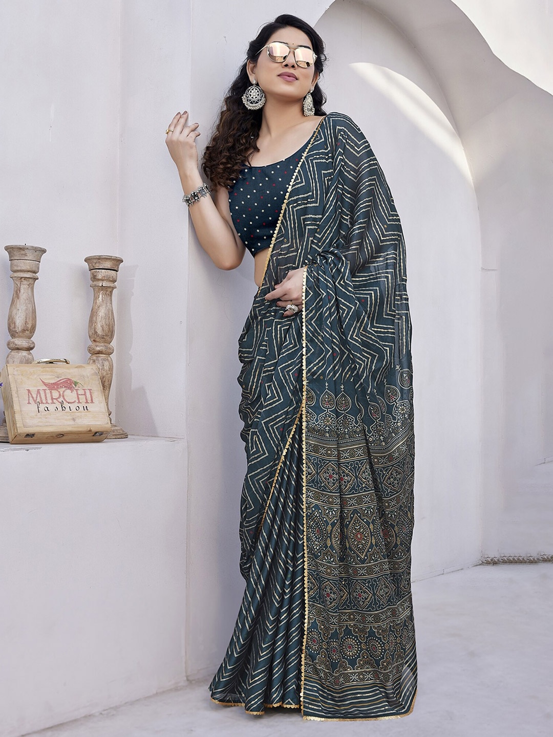 

MIRCHI FASHION Geometric Printed Sequinned Saree, Navy blue