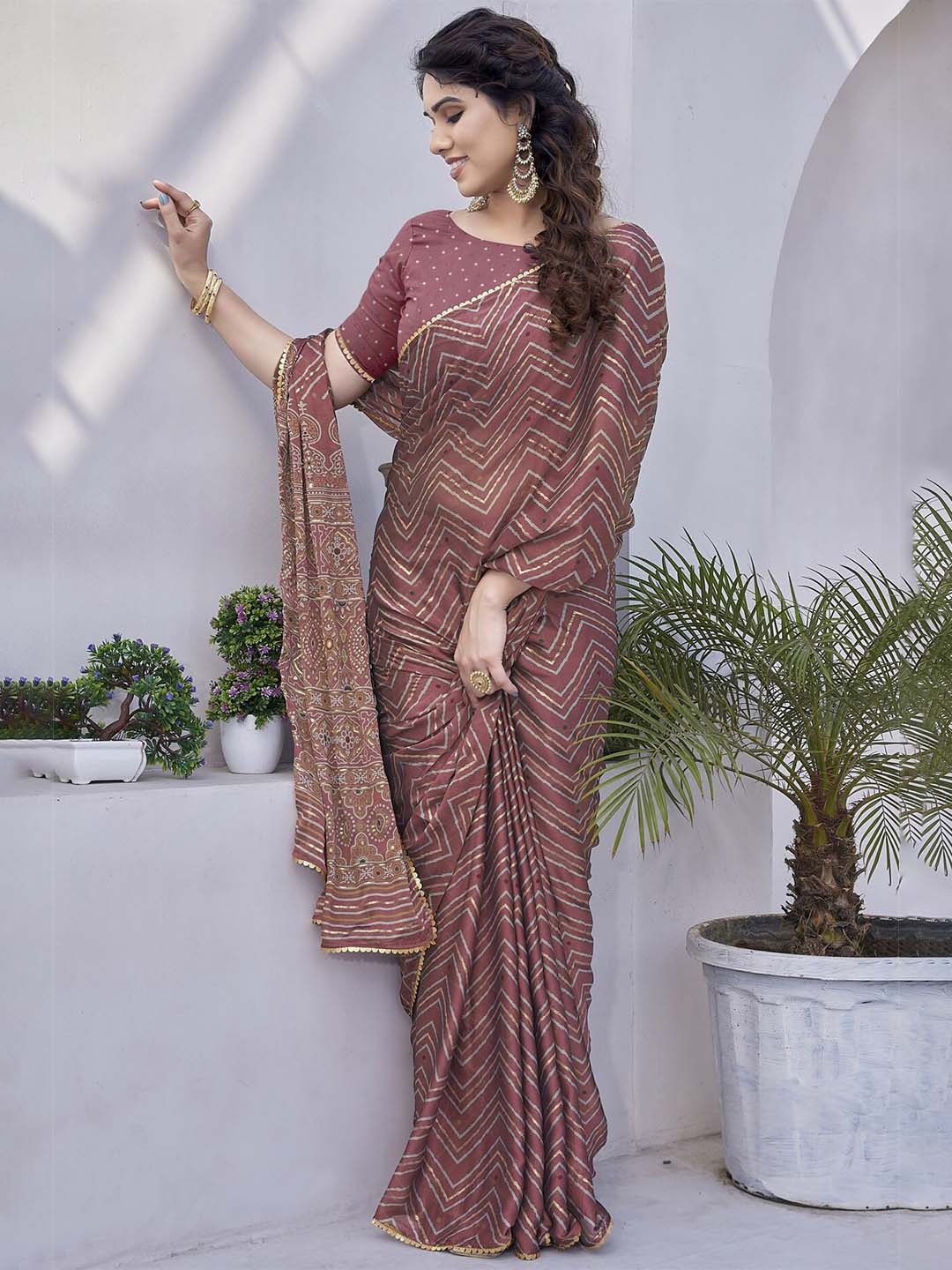 

MIRCHI FASHION Geometric Printed Sequinned Saree, Pink