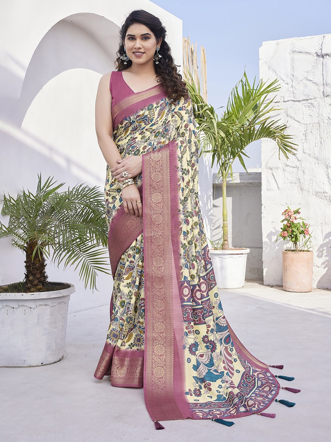 MIRCHI FASHION Kalamkari Printed Zari Saree, Cream