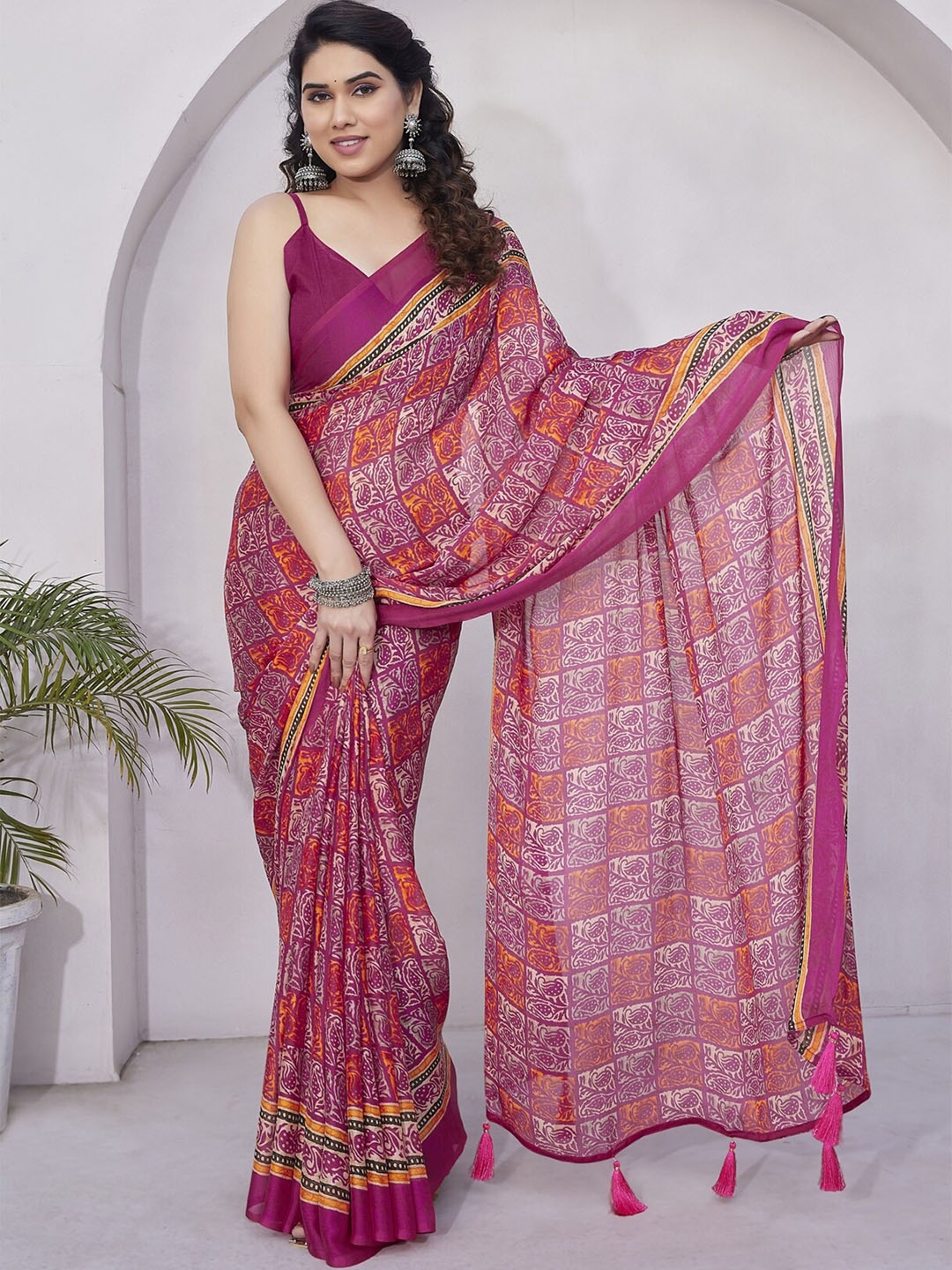 

MIRCHI FASHION Pink Floral Printed Saree