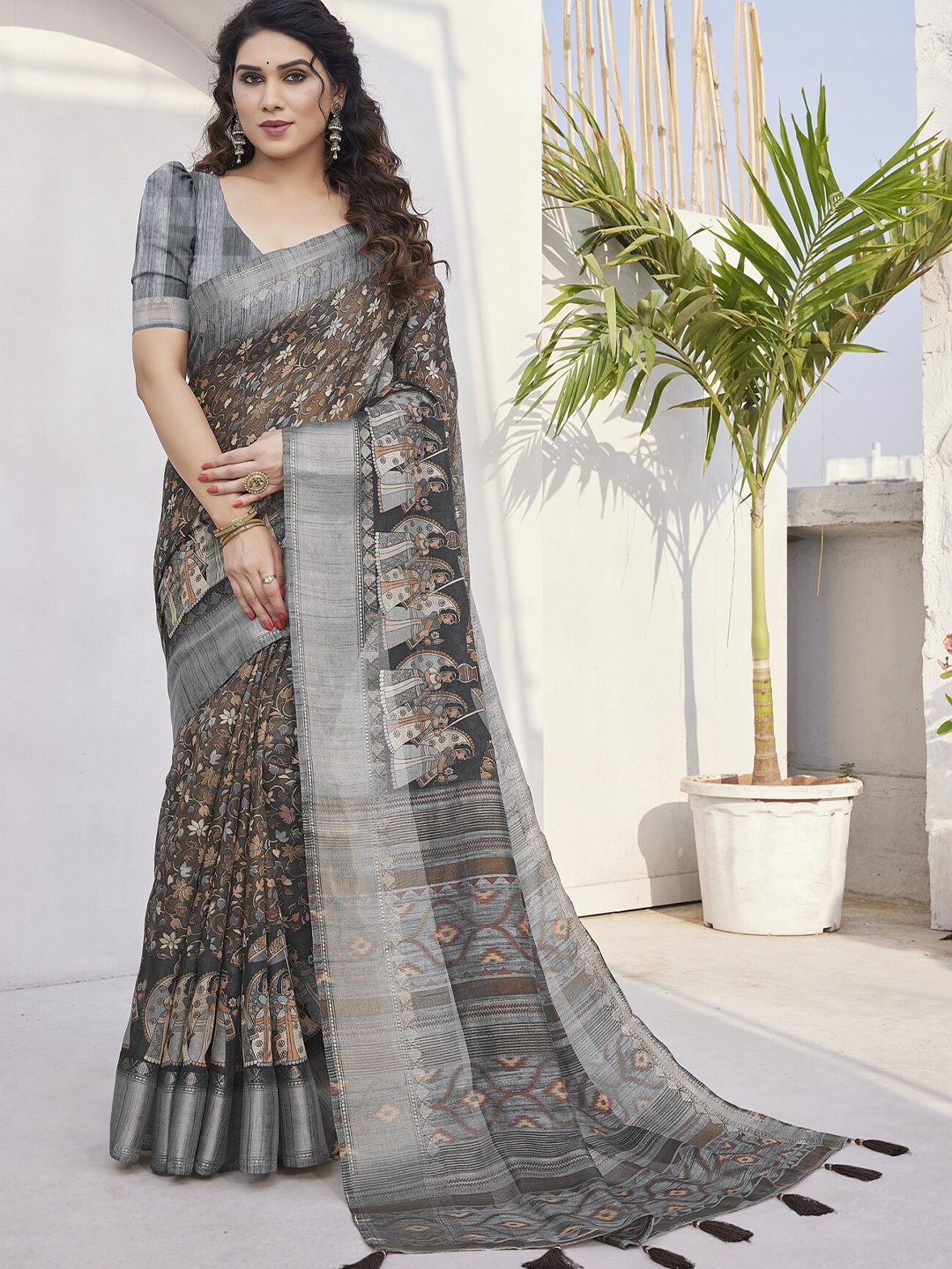

MIRCHI FASHION Floral Printed Zari Saree, Coffee brown