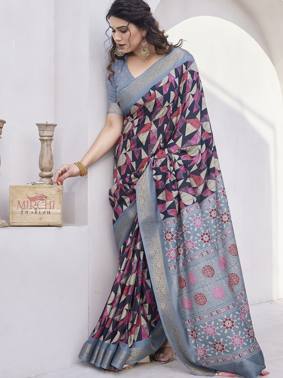 

MIRCHI FASHION Navy Blue Geometric Printed Zari Saree