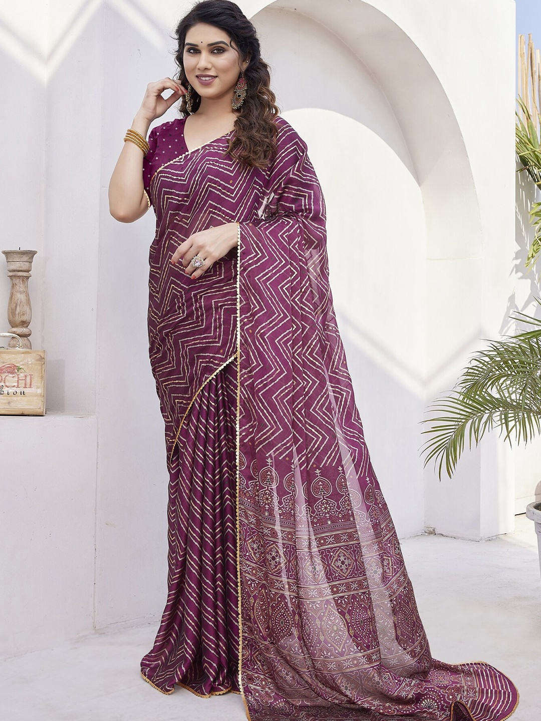 

MIRCHI FASHION Magenta Geometric Printed Sequinned Saree