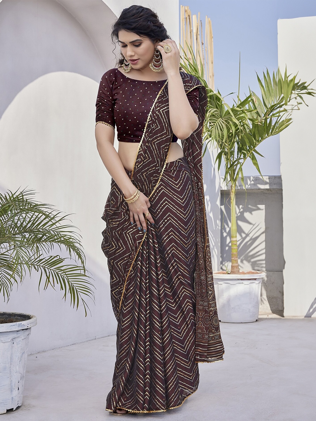 

MIRCHI FASHION Leheriya Sequinned Saree, Maroon