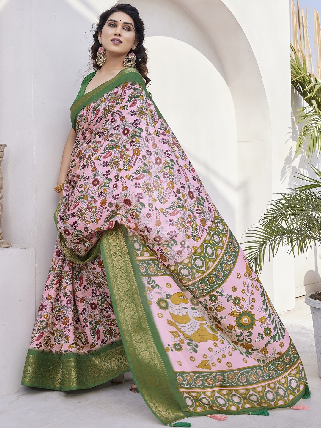 

MIRCHI FASHION Pink Floral Printed Zari Saree