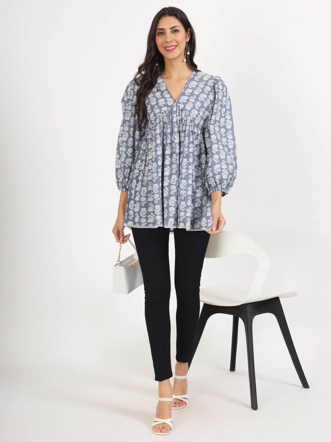 

KALINI Floral Printed V-Neck Puff Sleeves Gathered, Grey
