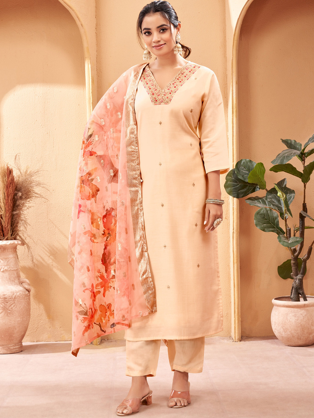 

Growdamy Floral Embroidered Regular Straight Kurta with Trousers & With Dupatta, Cream