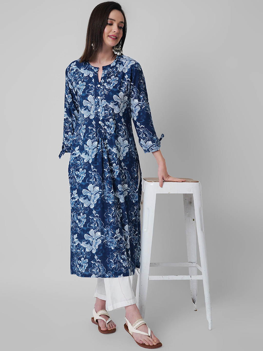 

Rubellite Floral Printed Mandarin Collar Straight Kurta, Blue