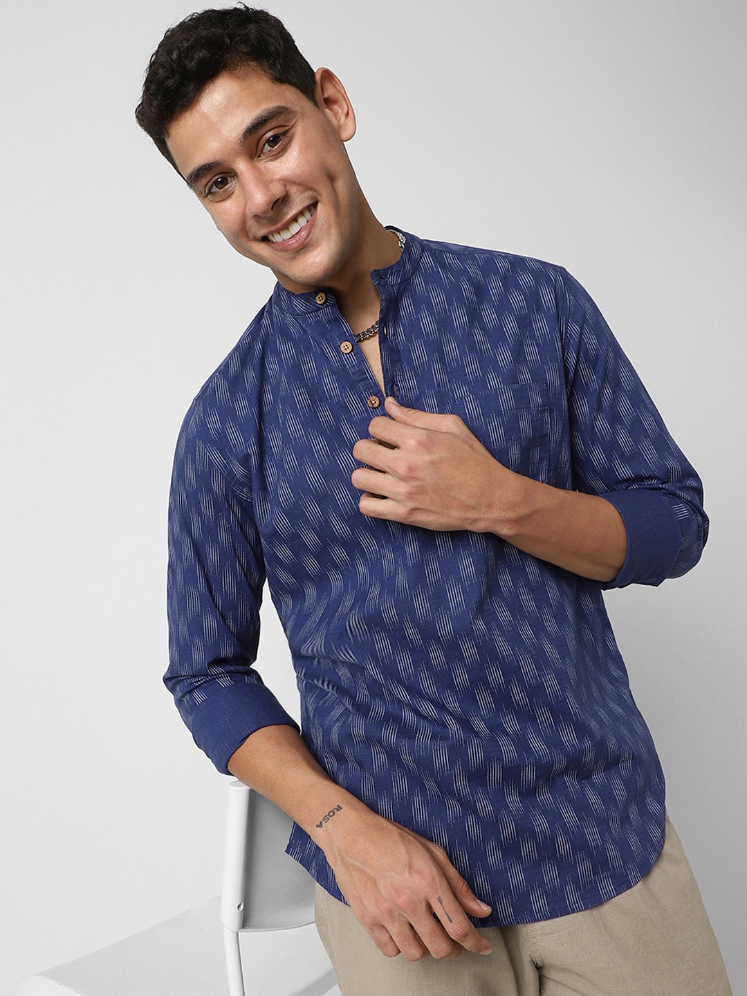 

VASTRADO Geometric Printed Mandarin Collar Cotton Straight Kurta, Navy blue