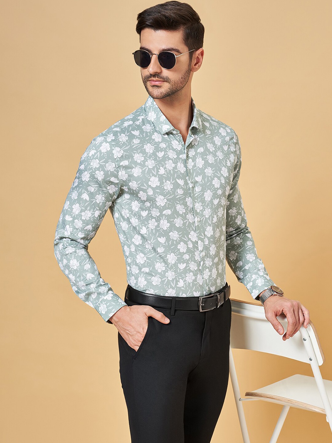 

BYFORD by Pantaloons Slim Fit Floral Printed Spread Collar Cotton Party Shirt, Green