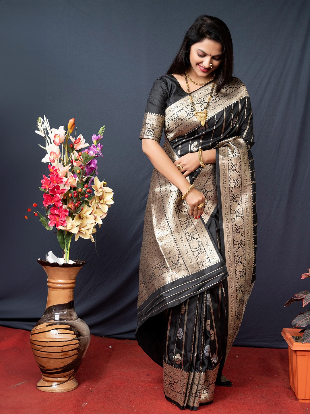 

Royal Rajgharana Saree Floral Woven Design Zari Pure Silk Banarasi Saree, Black