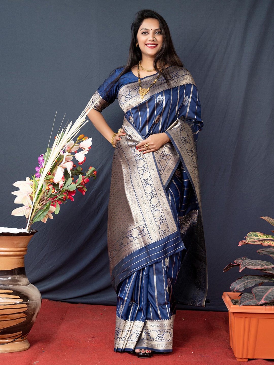 

Royal Rajgharana Saree Floral Woven Design Zari Pure Silk Banarasi Saree, Navy blue