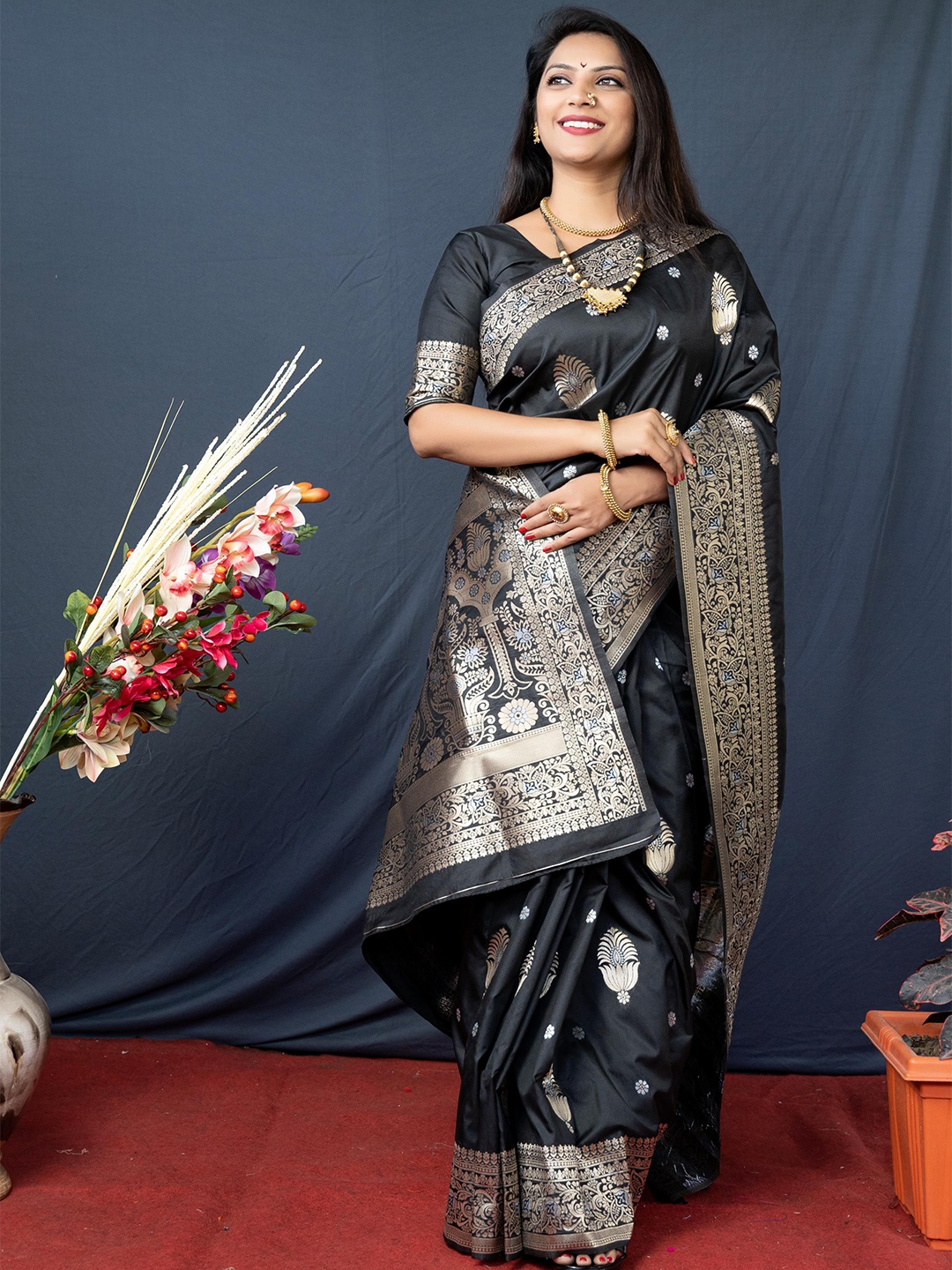 

Royal Rajgharana Saree Floral Woven Design Zari Pure Silk Banarasi Saree, Black