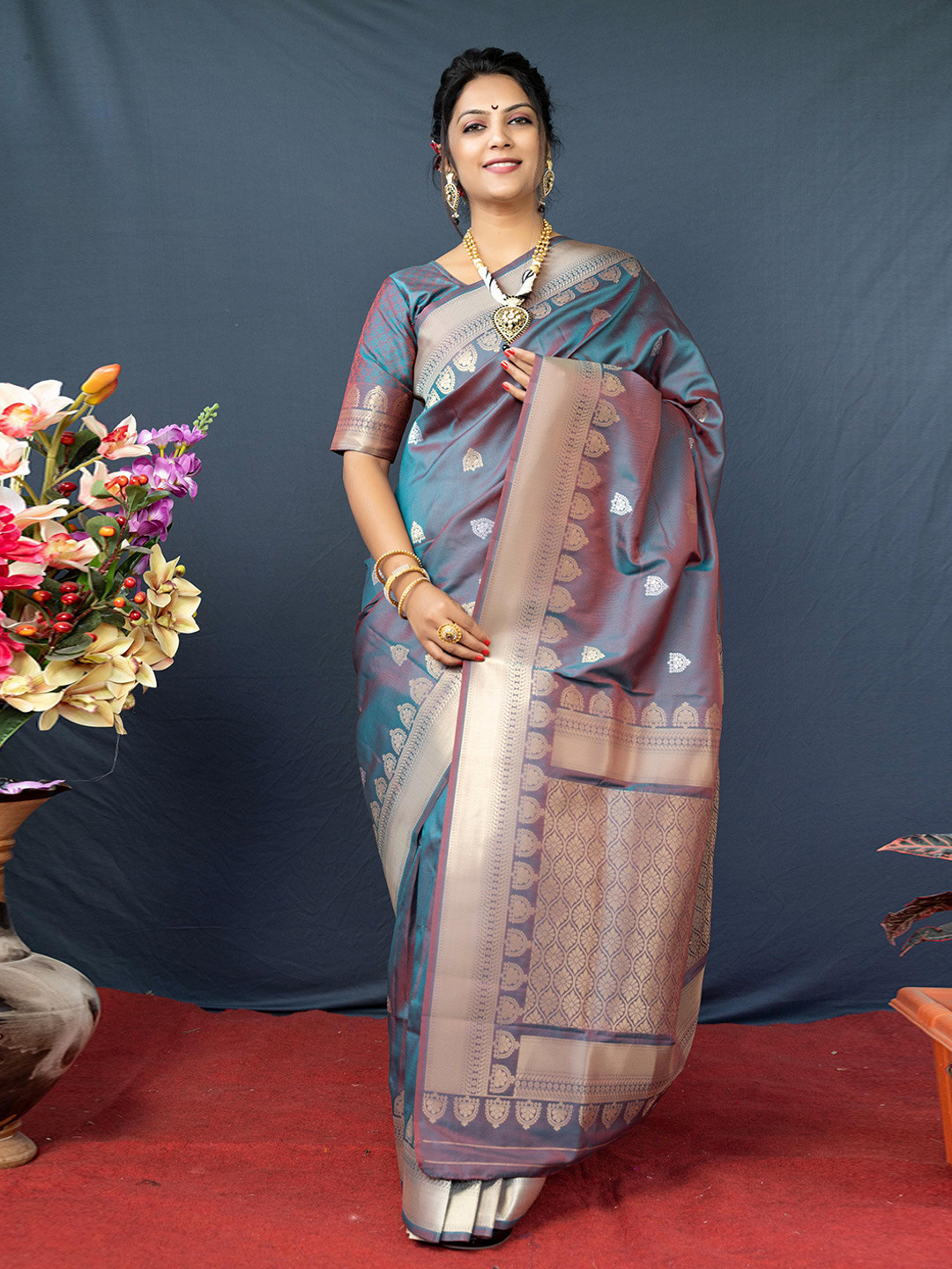 

Royal Rajgharana Saree Ethnic Motifs Woven Design Zari Pure Silk Banarasi Saree, Blue