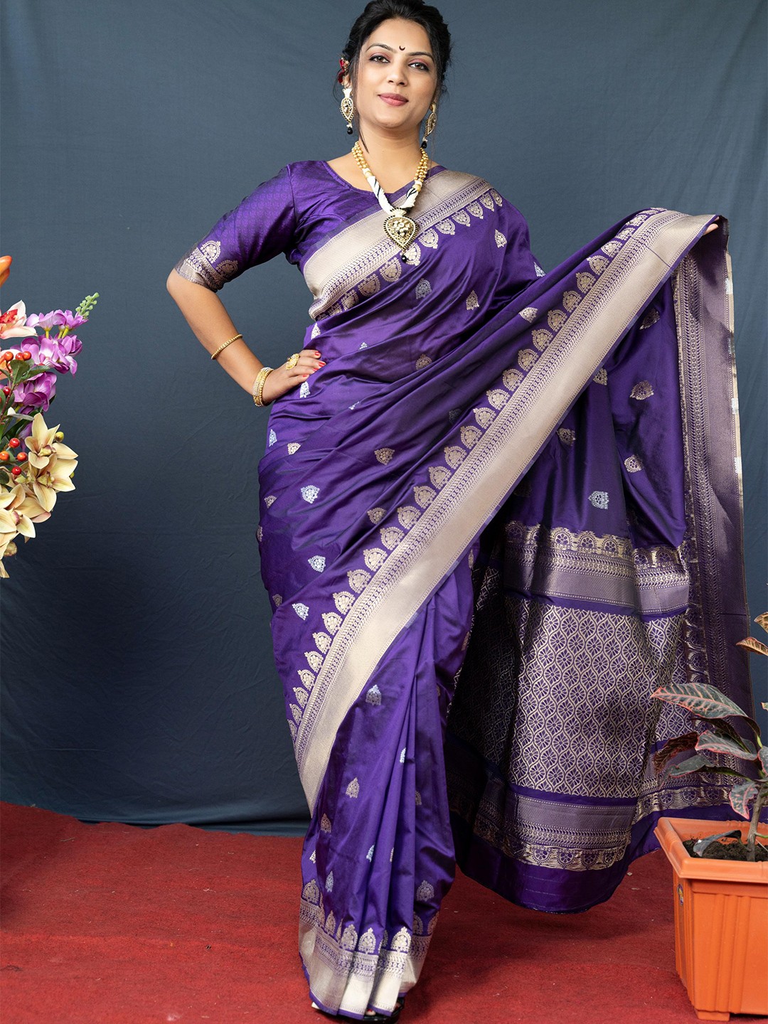 

Royal Rajgharana Saree Ethnic Motifs Woven Design Zari Pure Silk Banarasi Saree, Purple