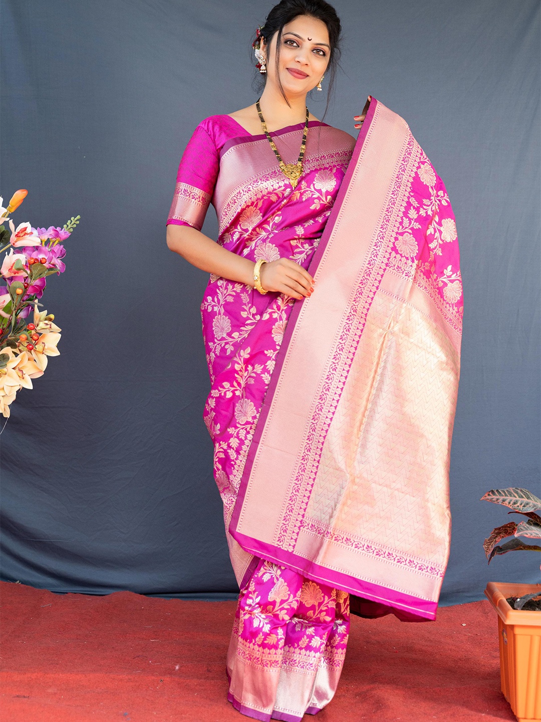 

Royal Rajgharana Saree Floral Woven Design Zari Pure Silk Banarasi Saree, Pink