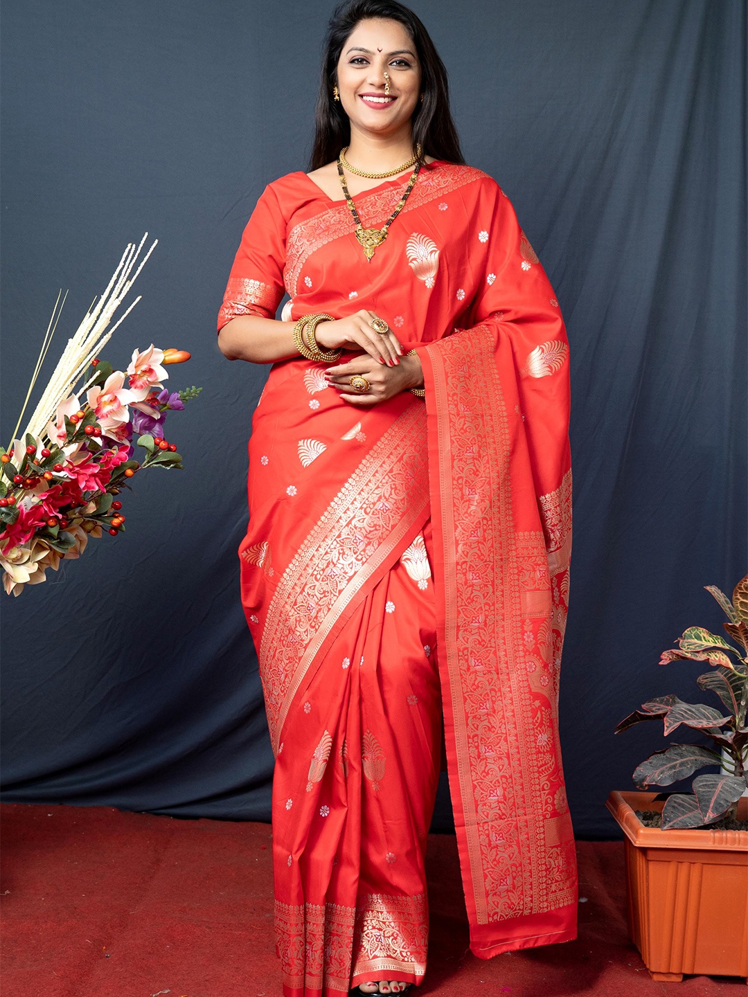 

Royal Rajgharana Saree Floral Woven Design Zari Pure Silk Banarasi Saree, Red