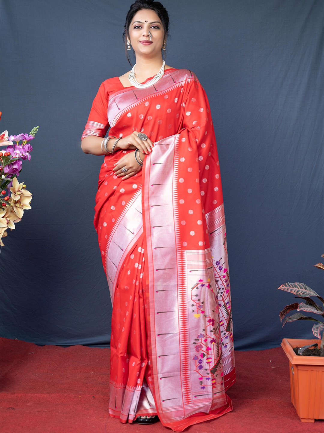 

Royal Rajgharana Saree Floral Woven Design Zari Pure Silk Banarasi Saree, Red