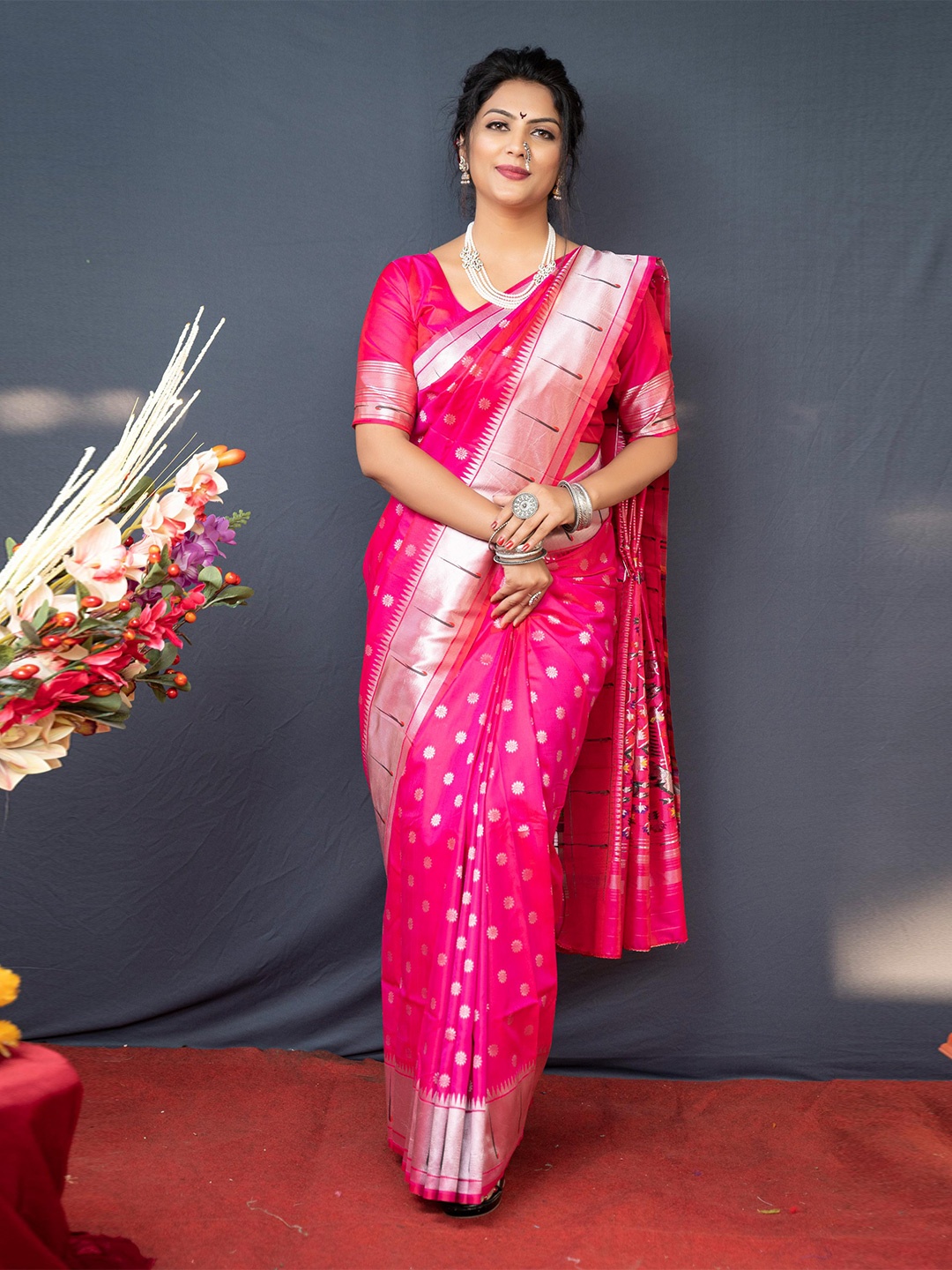 

Royal Rajgharana Saree Floral Woven Design Zari Pure Silk Banarasi Saree, Pink
