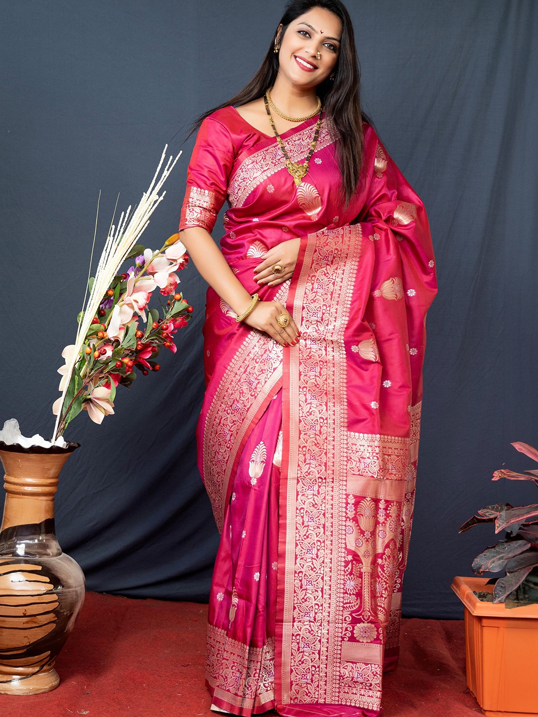 

Royal Rajgharana Saree Floral Woven Design Zari Pure Silk Banarasi Saree, Pink