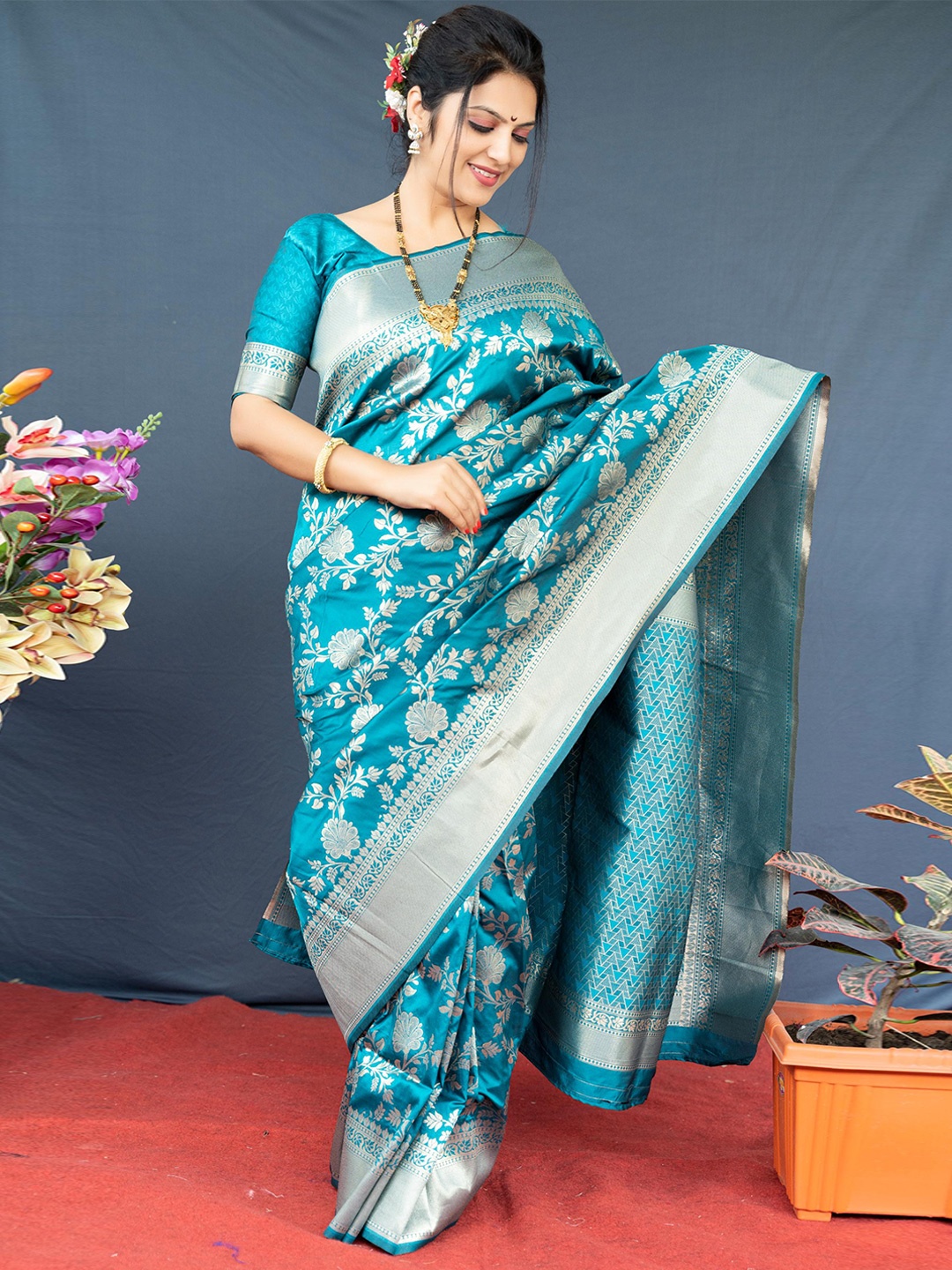 

Royal Rajgharana Saree Floral Woven Design Zari Pure Silk Banarasi Saree, Teal