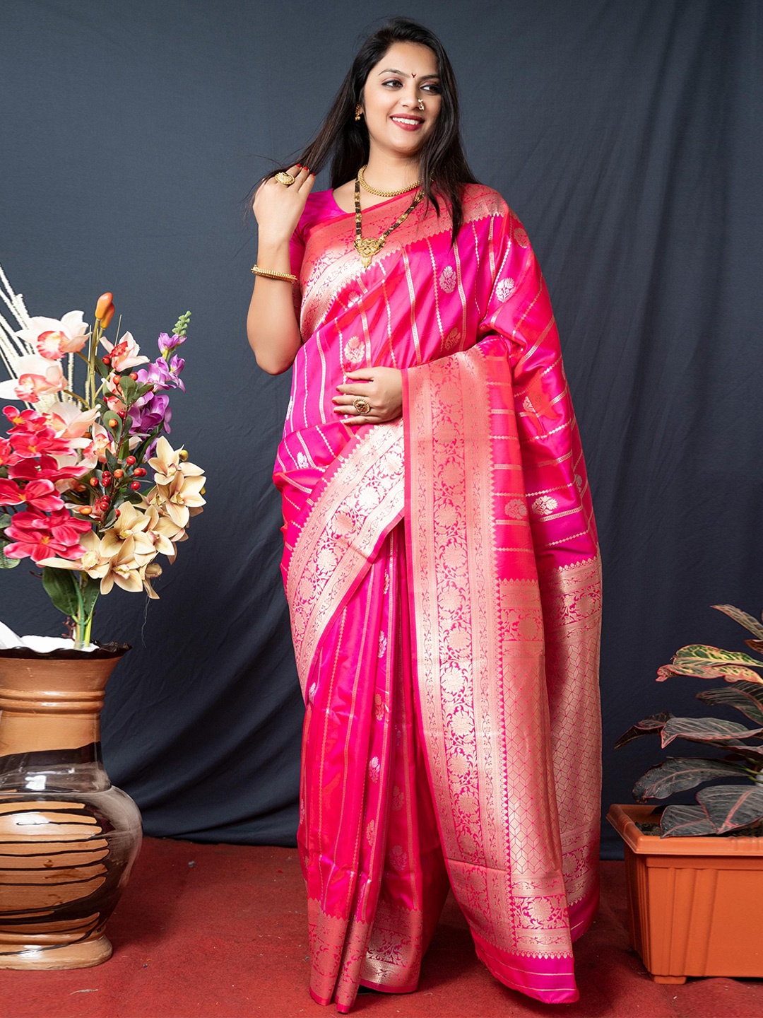 

Royal Rajgharana Saree Floral Woven Design Zari Pure Silk Banarasi Saree, Pink