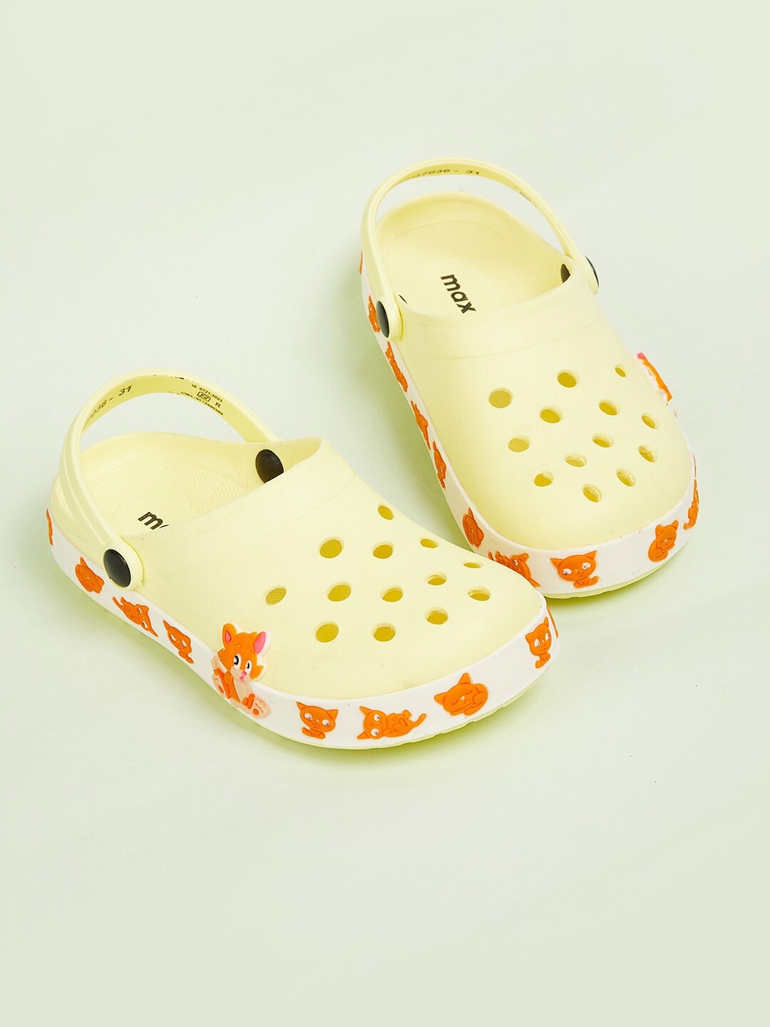 

max Girls Self Design Clogs, Yellow