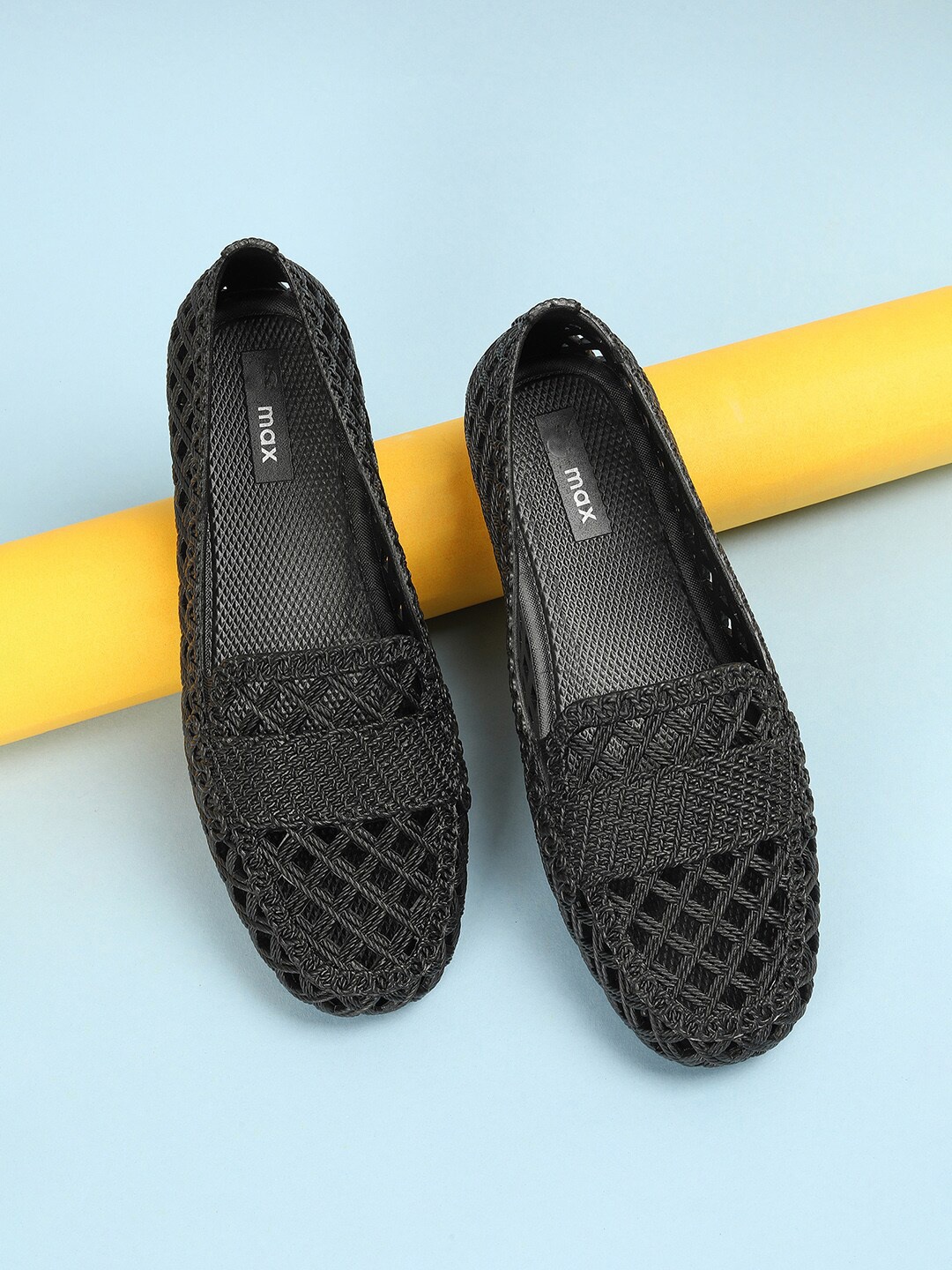 

max Textured Round Toe Ballerinas, Black