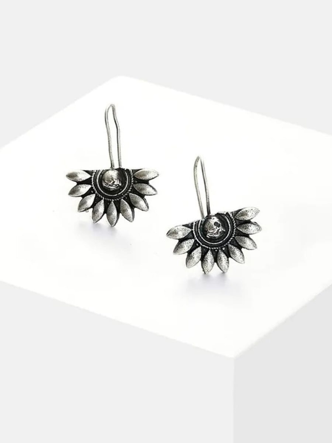 

EL REGALO Silver-Plated Contemporary Drop Earrings