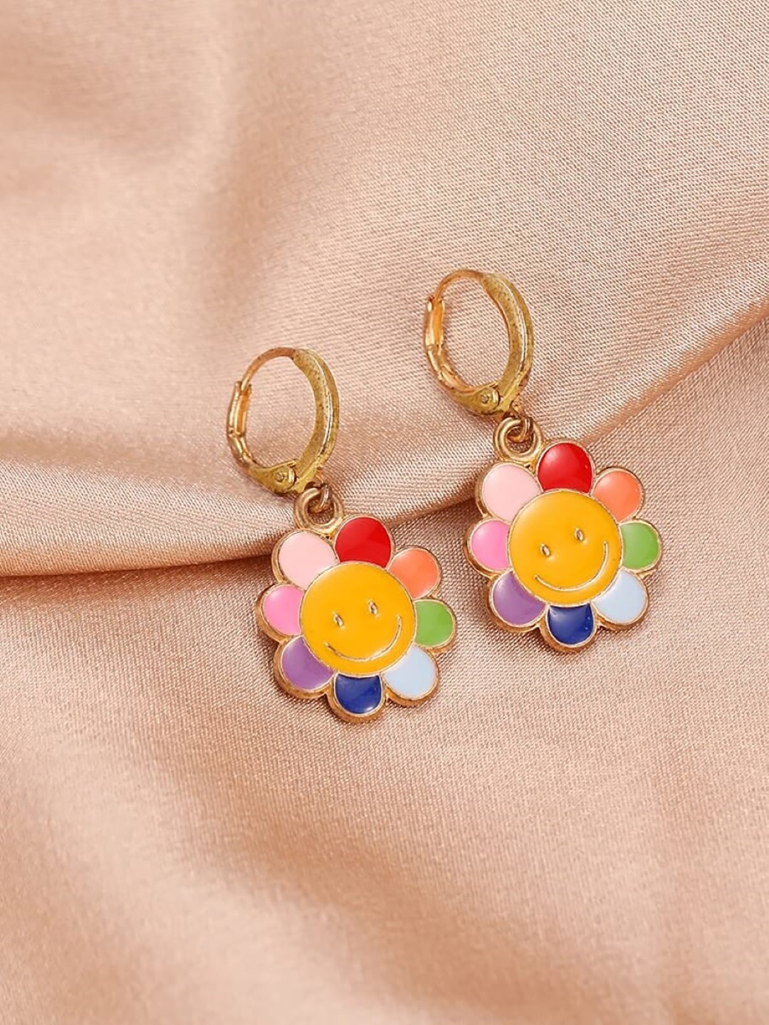 

EL REGALO Alloy Floral Hoop Earrings, Gold