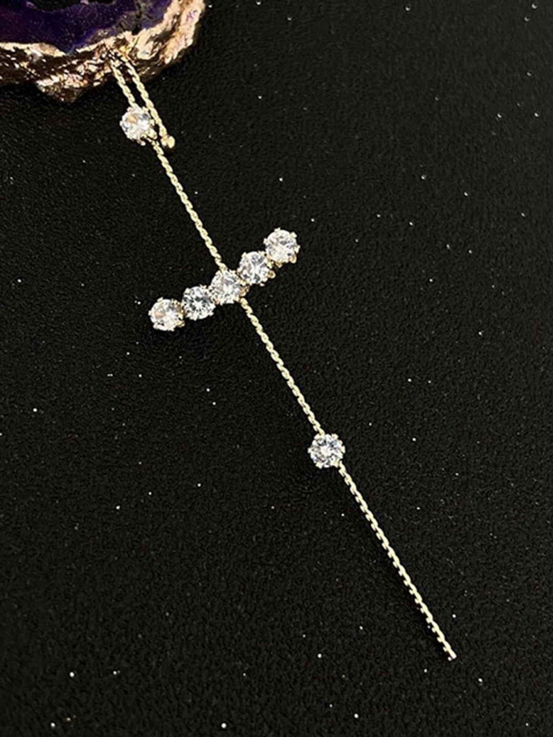 

EL REGALO Gold-Plated Contemporary Ear Cuff Earring