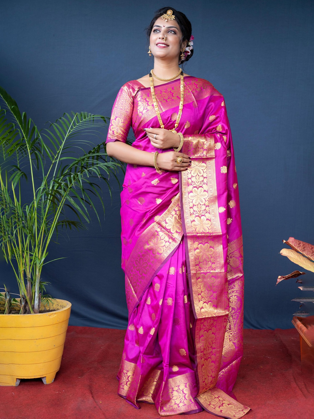 

Royal Rajgharana Saree Floral Woven Design Zari Pure Silk Banarasi Saree, Pink