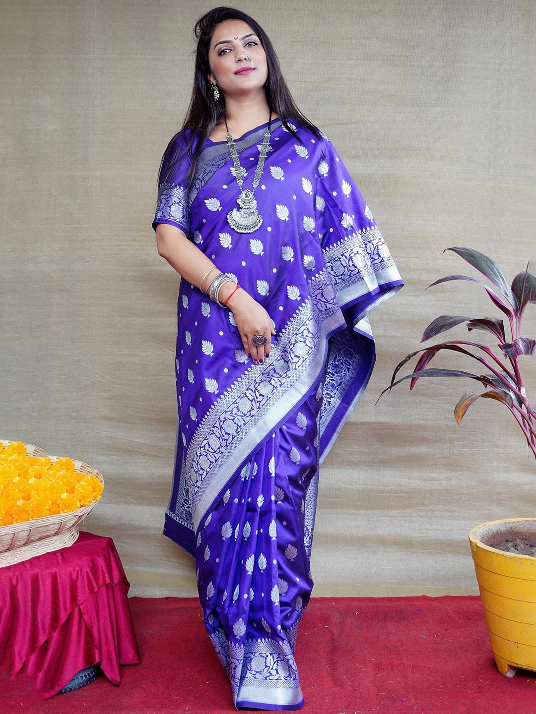 

Royal Rajgharana Saree Floral Woven Design Zari Pure Silk Banarasi Saree, Purple