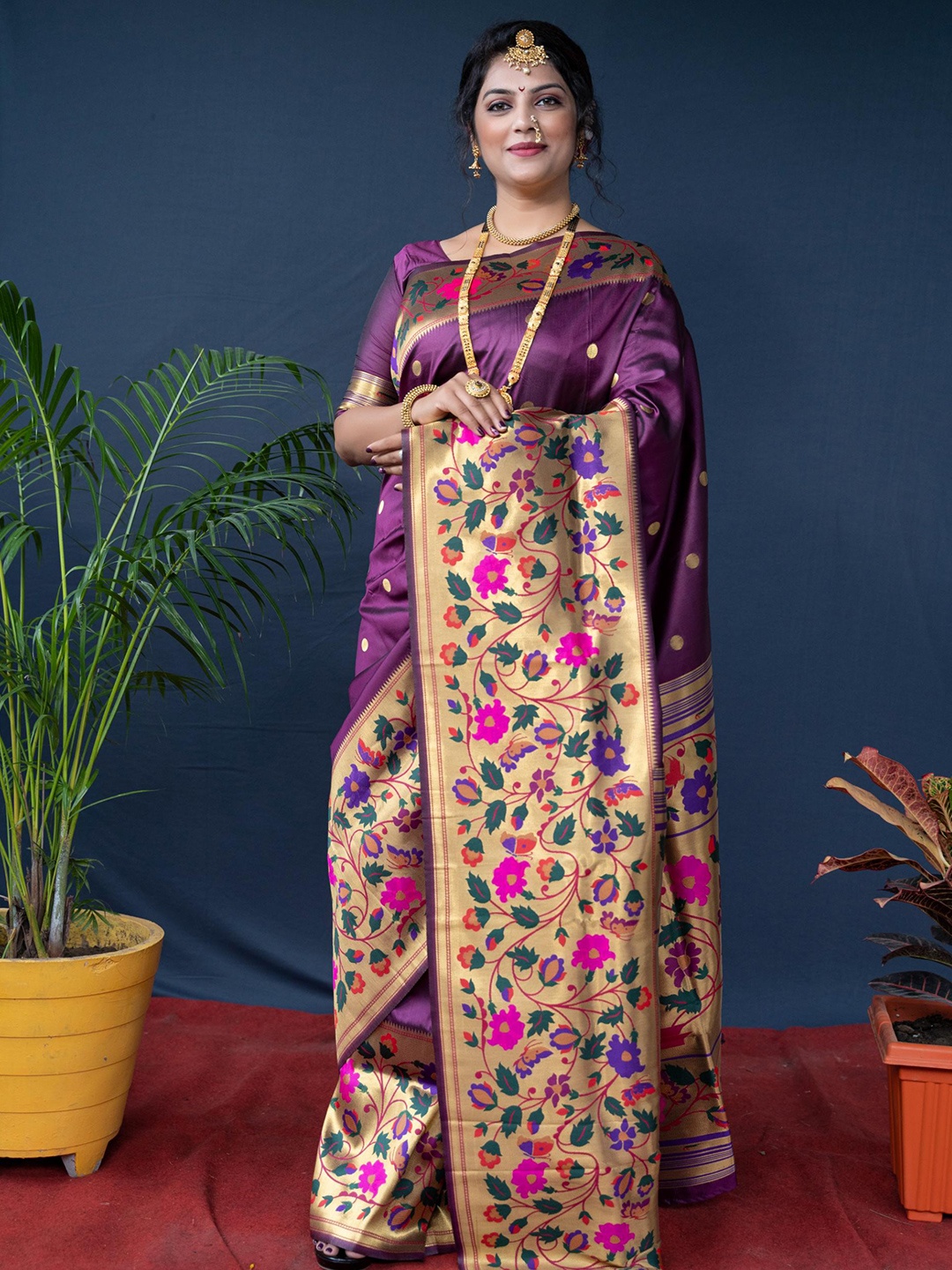 

Royal Rajgharana Saree Woven Design Zari Pure Silk Banarasi Saree, Magenta