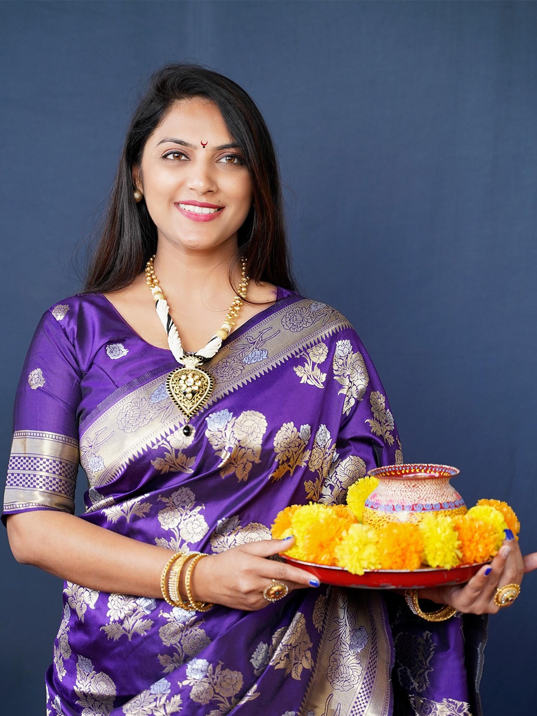 

Royal Rajgharana Saree Floral Woven Design Zari Pure Silk Banarasi Saree, Purple
