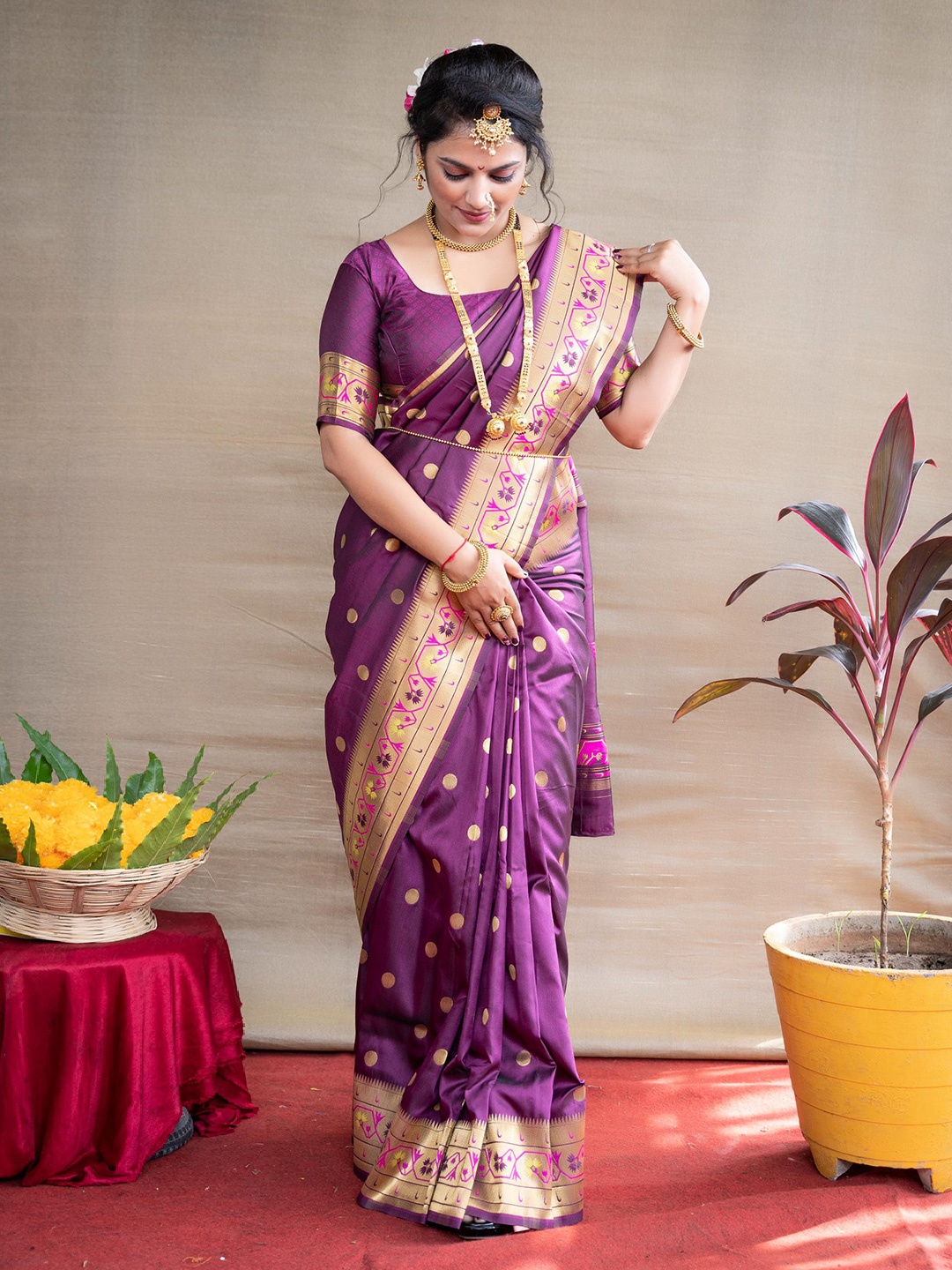 

Royal Rajgharana Saree Polka Dots Woven Design Zari Pure Silk Banarasi Saree, Magenta