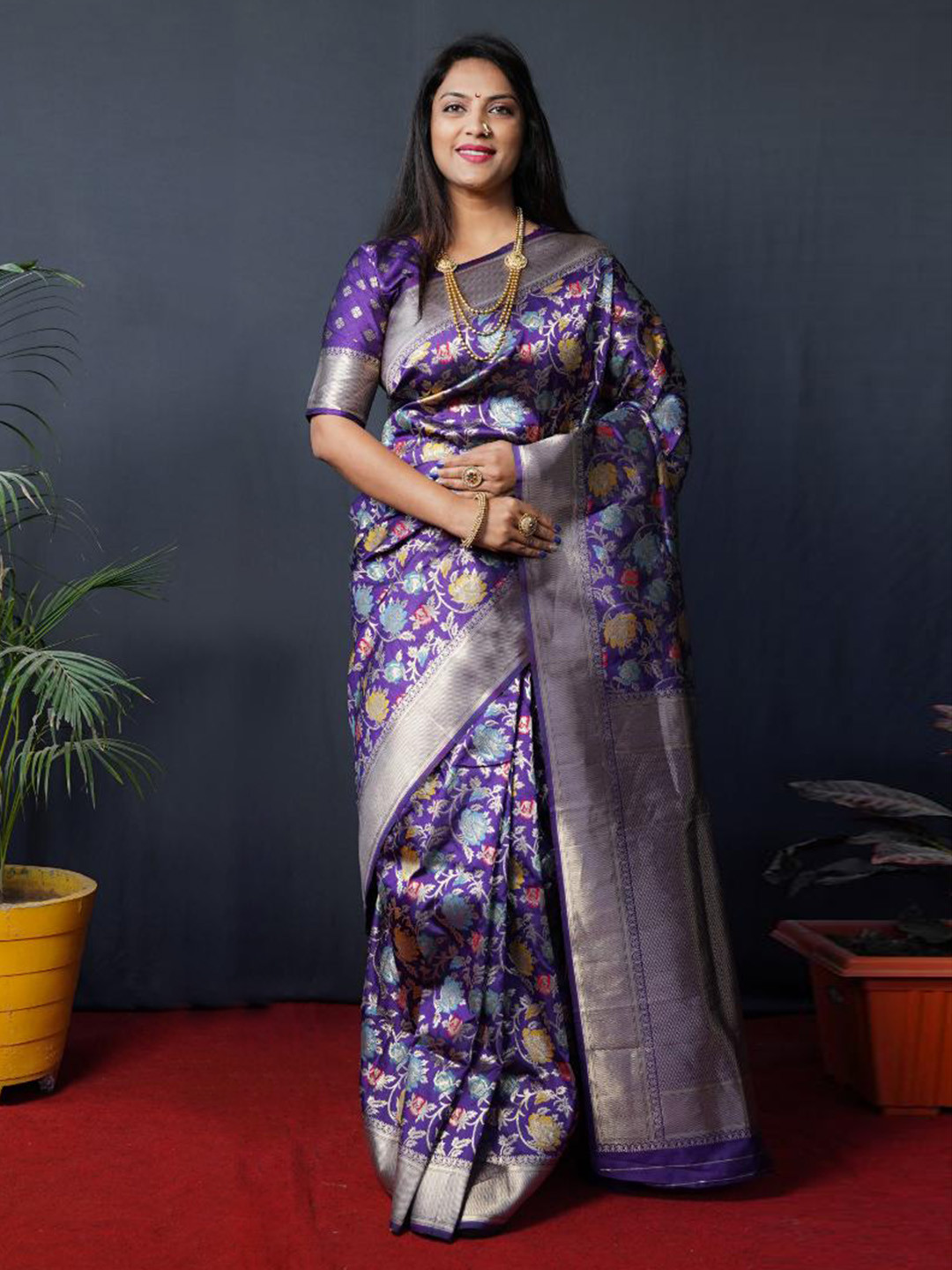 

Royal Rajgharana Saree Floral Woven Design Zari Pure Silk Banarasi Saree, Purple