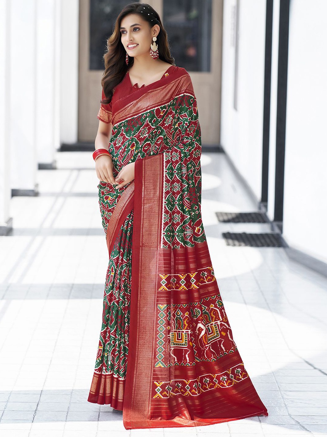 

Satrani Ethnic Motifs Printed Zari Sambalpuri Saree, Red