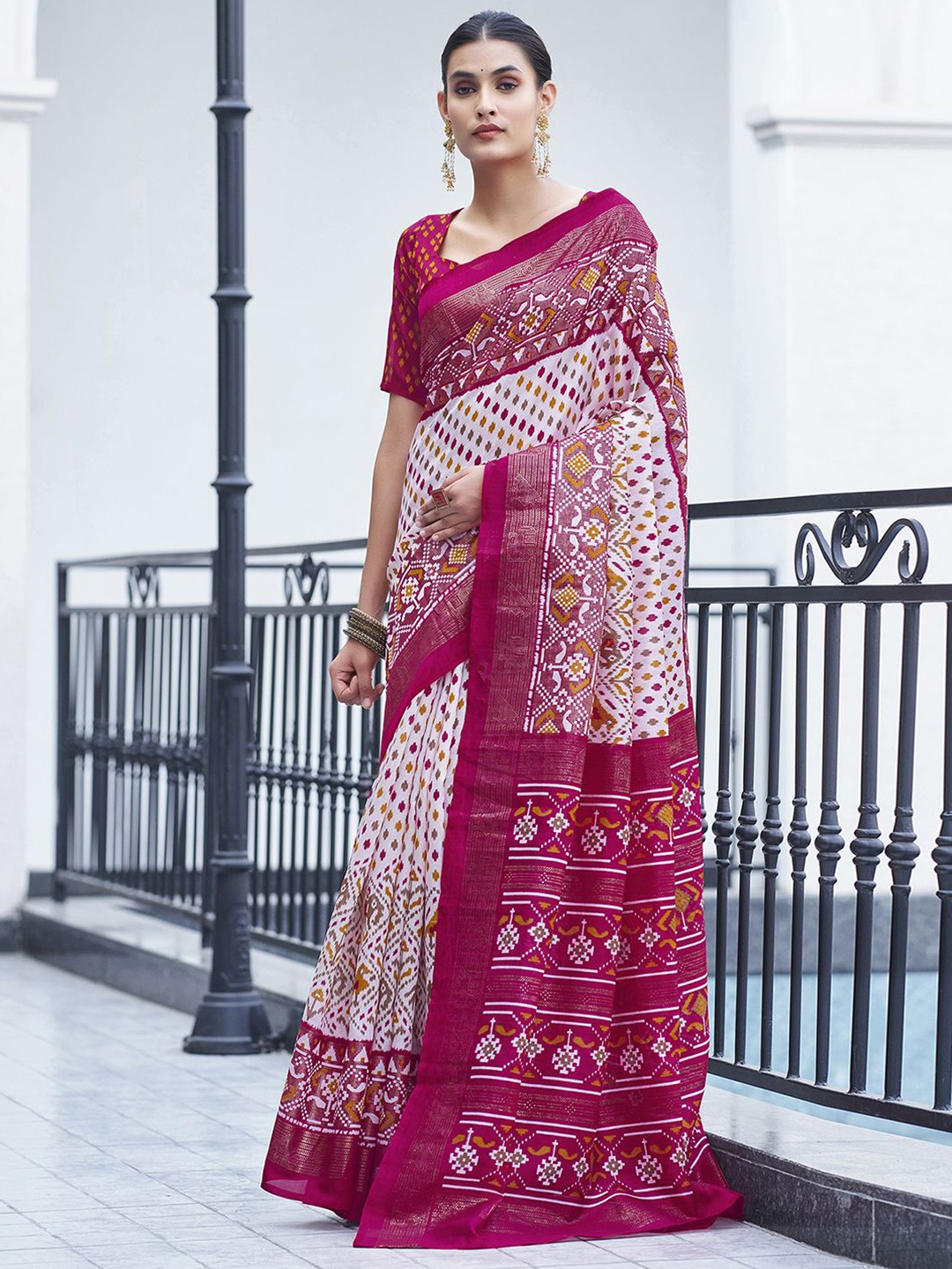 

Satrani Ethnic Motifs Printed Zari Sambalpuri Saree, White
